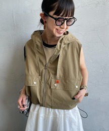UNIVERSAL OVERALL（ユニバーサルオーバーオール）の「【WEB先行予約】[UNIVERSAL OVERALL ユニバーサルオーバーオール] 別注 ショート丈 フード付きワークベスト（ベスト）」