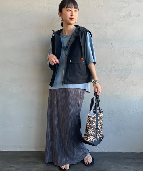 UNIVERSAL OVERALL（ユニバーサルオーバーオール）の「[UNIVERSAL OVERALL/ユニバーサルオーバーオール] 別注 ショート丈 フード付きワークベスト（ベスト・レディース・オリーブ/ブラック/アイボリー・F）」の5枚目の写真