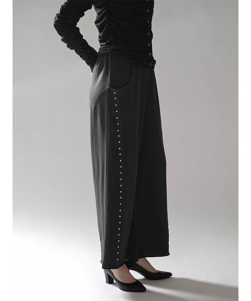 :ETHROF(イーサオブ)の「STUD WIDE SWEATPANTS(スウェットパンツ・レディース・杢グレー/チャコール・FREE)」の4枚目の写真