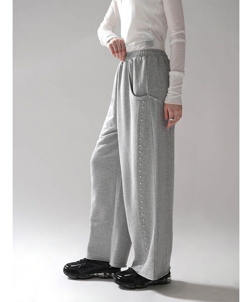 :ETHROF(イーサオブ)の「STUD WIDE SWEATPANTS(スウェットパンツ・レディース・杢グレー/チャコール・FREE)」の5枚目の写真