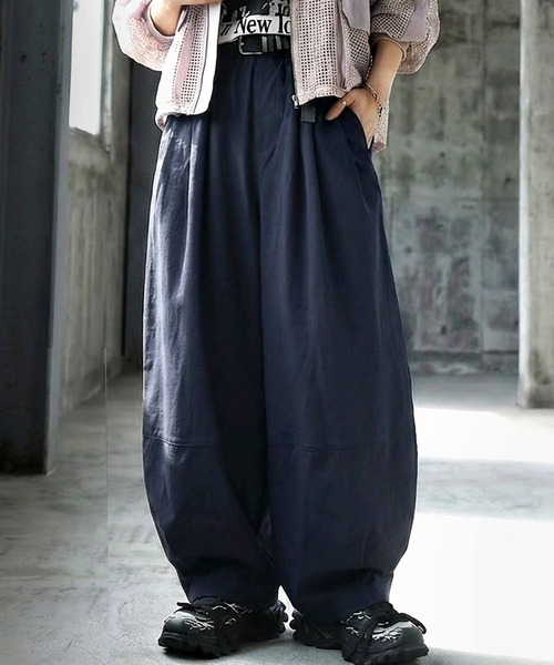 antiqua(アンティカ)の「タック 切り替え ワイドパンツ(その他パンツ・レディース・ブラック/ネイビー・ONESIZE)」の2枚目の写真