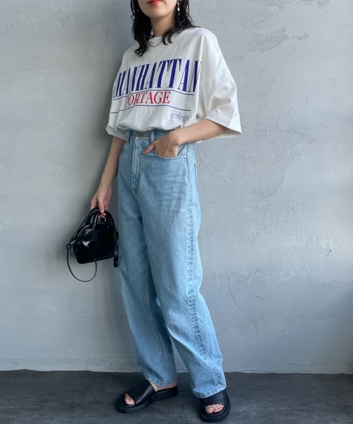 Manhattan Portage（マンハッタンポーテージ）の「【WEB先行予約】[MANHATTAN PORTAGE/マンハッタンポーテージ] 別注 ショート丈 ロゴプリントTシャツ（Tシャツ/カットソー・レディース・ネイビー/ホワイト・F）」の5枚目の写真