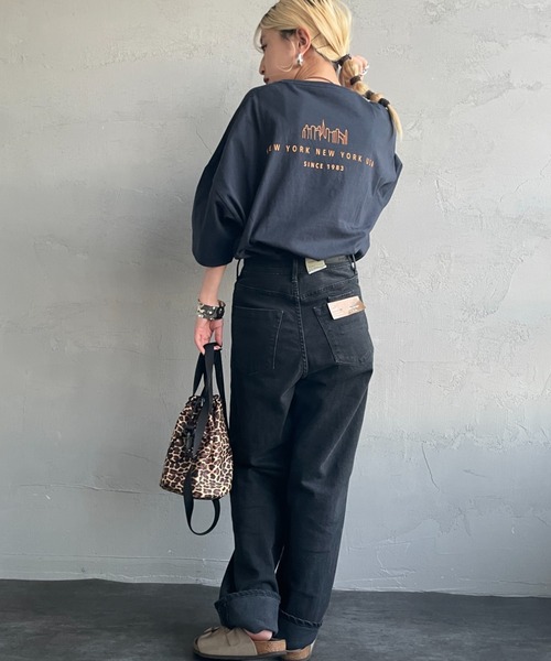 Manhattan Portage（マンハッタンポーテージ）の「【WEB先行予約】[MANHATTAN PORTAGE/マンハッタンポーテージ] 別注 ショート丈 ロゴプリントTシャツ（Tシャツ/カットソー・レディース・ネイビー/ホワイト・F）」の7枚目の写真