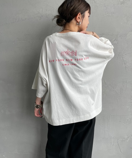 Manhattan Portage（マンハッタンポーテージ）の「【WEB先行予約】[MANHATTAN PORTAGE/マンハッタンポーテージ] 別注 ショート丈 ロゴプリントTシャツ（Tシャツ/カットソー・レディース・ネイビー/ホワイト・F）」の16枚目の写真