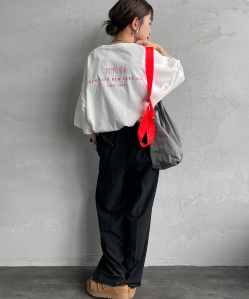 Manhattan Portage（マンハッタンポーテージ）の「【WEB先行予約】[MANHATTAN PORTAGE/マンハッタンポーテージ] 別注 ショート丈 ロゴプリントTシャツ（Tシャツ/カットソー・レディース・ネイビー/ホワイト・F）」の13枚目の写真