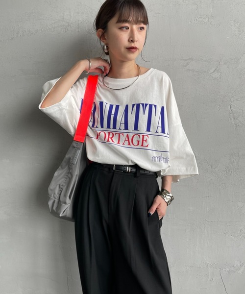 Manhattan Portage（マンハッタンポーテージ）の「【WEB先行予約】[MANHATTAN PORTAGE/マンハッタンポーテージ] 別注 ショート丈 ロゴプリントTシャツ（Tシャツ/カットソー・レディース・ネイビー/ホワイト・F）」の10枚目の写真