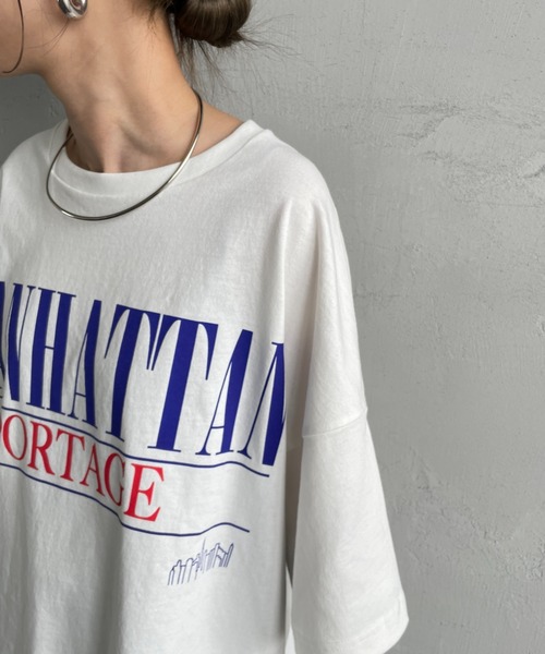 Manhattan Portage（マンハッタンポーテージ）の「【WEB先行予約】[MANHATTAN PORTAGE/マンハッタンポーテージ] 別注 ショート丈 ロゴプリントTシャツ（Tシャツ/カットソー・レディース・ネイビー/ホワイト・F）」の17枚目の写真
