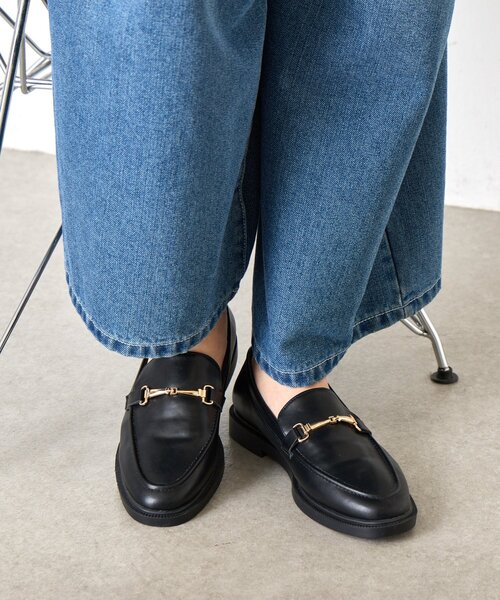 Jena espace merveilleux（ジェナ　エスパスメルヴェイユ）の「ビットローファー（その他シューズ・レディース・ブラック/ベージュ・MEDIUM/LARGE）」の3枚目の写真