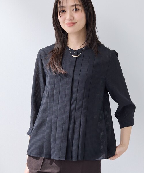 INDIVI（インディヴィ）の「【洗える／大人シアー】タックプリーツ7分袖ブラウス（シャツ/ブラウス・レディース・ホワイト/ブラック・38/15 /13/05/34）」の2枚目の写真