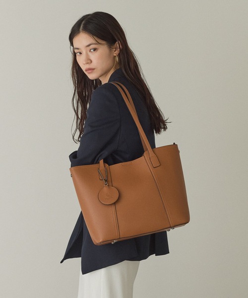 GUSCIO（グッシオ）の「【グッシオゴールド】ビジネストートバッグ　軽量　チャーム付　通勤通学（ビジネスバッグ・レディース・ネイビー/ベージュ/ブラック/ブラウン・FREE）」の2枚目の写真