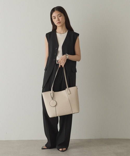 GUSCIO（グッシオ）の「【グッシオゴールド】ビジネストートバッグ　軽量　チャーム付　通勤通学（ビジネスバッグ・レディース・ネイビー/ベージュ/ブラック/ブラウン・FREE）」の8枚目の写真