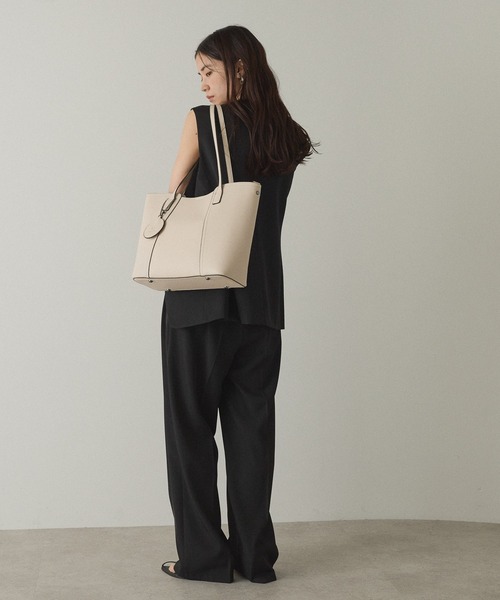 GUSCIO（グッシオ）の「【グッシオゴールド】ビジネストートバッグ　軽量　チャーム付　通勤通学（ビジネスバッグ・レディース・ネイビー/ベージュ/ブラック/ブラウン・FREE）」の11枚目の写真