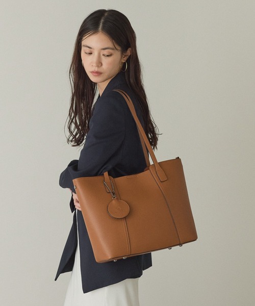 GUSCIO（グッシオ）の「【グッシオゴールド】ビジネストートバッグ　軽量　チャーム付　通勤通学（ビジネスバッグ・レディース・ネイビー/ベージュ/ブラック/ブラウン・FREE）」の13枚目の写真