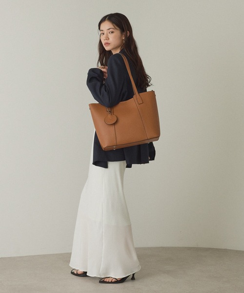 GUSCIO（グッシオ）の「【グッシオゴールド】ビジネストートバッグ　軽量　チャーム付　通勤通学（ビジネスバッグ・レディース・ネイビー/ベージュ/ブラック/ブラウン・FREE）」の20枚目の写真