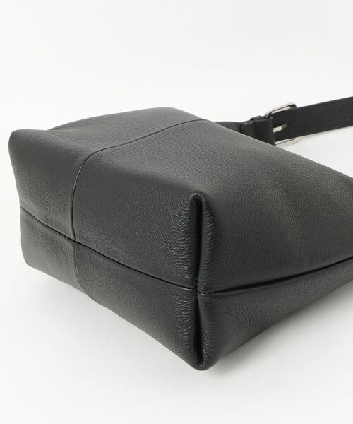 Beau're(ヴュレ)の「【BEAURE/ビュレ】ホーボー BAG B-26133(ショルダーバッグ・レディース・シルバー/ブラック・FREE)」の22枚目の写真
