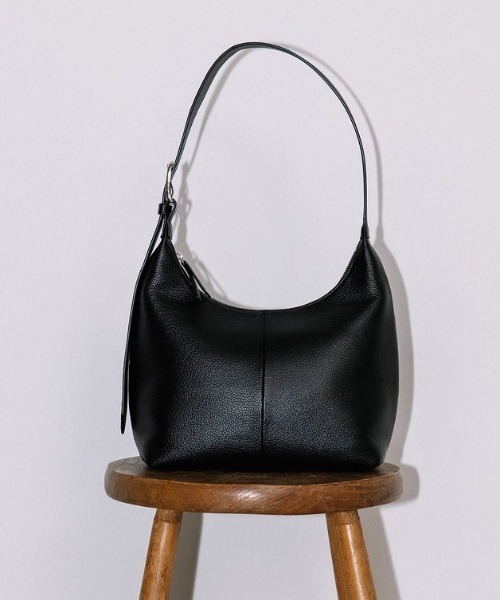 Beau're(ヴュレ)の「【BEAURE/ビュレ】ホーボー BAG B-26133(ショルダーバッグ・レディース・シルバー/ブラック・FREE)」の2枚目の写真