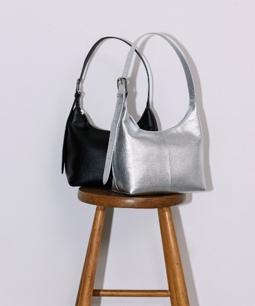 Beau're(ヴュレ)の「【BEAURE/ビュレ】ホーボー BAG B-26133(ショルダーバッグ・レディース・シルバー/ブラック・FREE)」の5枚目の写真