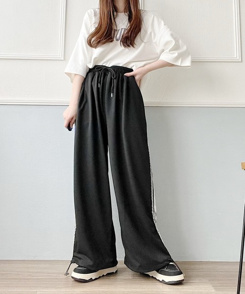 Nana(ナナ)の「レースサイドラインワイドパンツ(スウェットパンツ・レディース・ブラック/グレー・FREE)」の4枚目の写真