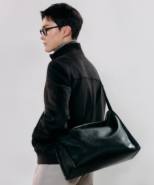 BEDFORD11TH（ベッドフォードイレブンス）の「ベルテッドワークメッセンジャー [ブラックレザー]（メッセンジャーバッグ・メンズ・その他・FREE）」の2枚目の写真