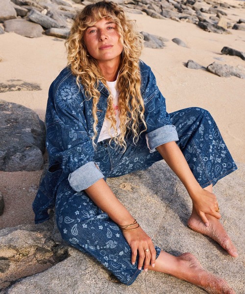 ROXY（ロキシー）の「ROXY ウィメンズ BOOGIE NIGHT MID OCEAN BLUE デニムパンツ 【2026年春夏モデル】/ロキシーペイズリー柄ボトムス（デニムパンツ・レディース・ネイビー・28inch/24inch/26inch）」の3枚目の写真