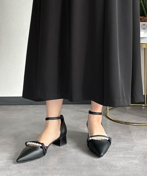 LOWO(ロワ)の「パールダブルストラップポインテッドトゥパンプス ローヒール チャンキーヒール 結婚式 パーティー オケージョン お呼ばれ(パンプス・レディース・ブラック/アイボリー・38/37/36/39/40)」の4枚目の写真