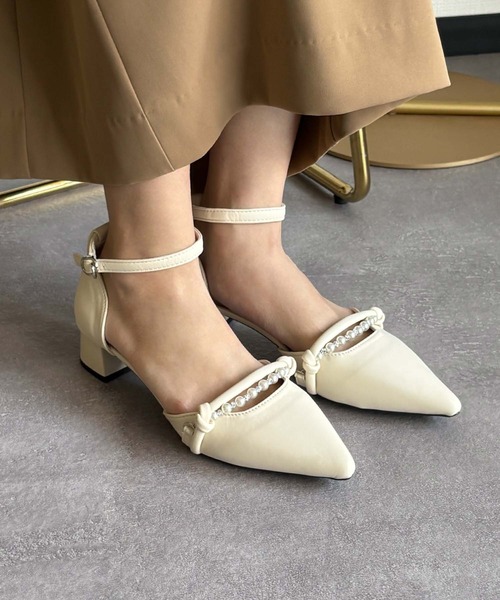 LOWO(ロワ)の「パールダブルストラップポインテッドトゥパンプス ローヒール チャンキーヒール 結婚式 パーティー オケージョン お呼ばれ(パンプス・レディース・ブラック/アイボリー・38/37/36/39/40)」の8枚目の写真