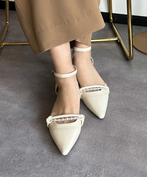 LOWO(ロワ)の「パールダブルストラップポインテッドトゥパンプス ローヒール チャンキーヒール 結婚式 パーティー オケージョン お呼ばれ(パンプス・レディース・ブラック/アイボリー・38/37/36/39/40)」の12枚目の写真