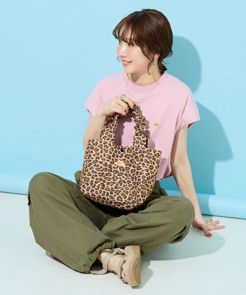 FREAK'S STORE(フリークスストア)の「限定展開 KELTY × FREAK'S STORE/ケルティ 別注 Frill Handle Tote Bag/フリルハンドル トートバッグ(トートバッグ・レディース・ブルーグリーン/ブラック/ベージュ/レオパード・ONE SIZE)」の6枚目の写真