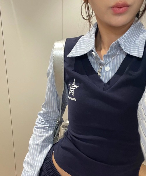 Sibra(シブラ)の「Vネックベストストライプシャツ 長袖トップス(シャツ/ブラウス・レディース・ネイビー/ホワイト・M)」の4枚目の写真
