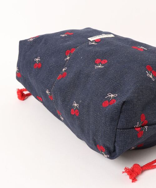 Mignonjour(ミニョンジュール)の「Mignonjour/フラワー チェリー刺繍デニムトートバッグ M2901(トートバッグ・レディース・ブルー系その他/ブルー系1/ライトブルー/ブルー・FREE)」の7枚目の写真