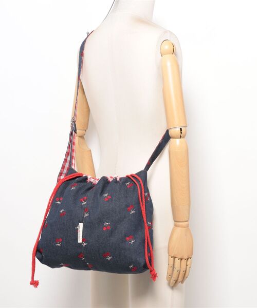 Mignonjour(ミニョンジュール)の「Mignonjour/フラワー チェリー刺繍デニムトートバッグ M2901(トートバッグ・レディース・ブルー系その他/ブルー系1/ライトブルー/ブルー・FREE)」の9枚目の写真
