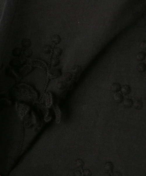 crinkle crinkle crinkle(クリンクルクリンクルクリンクル)の「【crinkle crinkle crinkle】 3D embroidery gather bolero(ブルゾン・レディース・ホワイト/ブラック・FREE)」の6枚目の写真