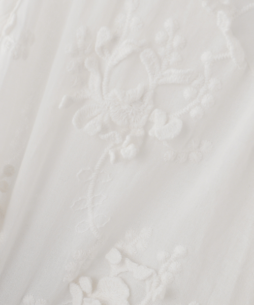 crinkle crinkle crinkle(クリンクルクリンクルクリンクル)の「【crinkle crinkle crinkle】 3D embroidery gather bolero(ブルゾン・レディース・ホワイト/ブラック・FREE)」の5枚目の写真