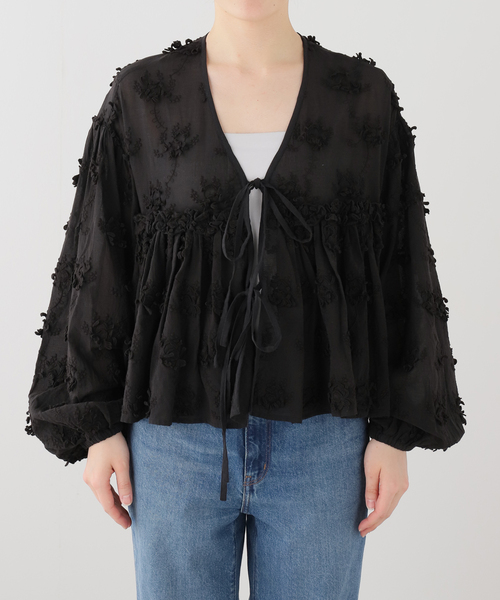 crinkle crinkle crinkle(クリンクルクリンクルクリンクル)の「【crinkle crinkle crinkle】 3D embroidery gather bolero(ブルゾン・レディース・ホワイト/ブラック・FREE)」の4枚目の写真