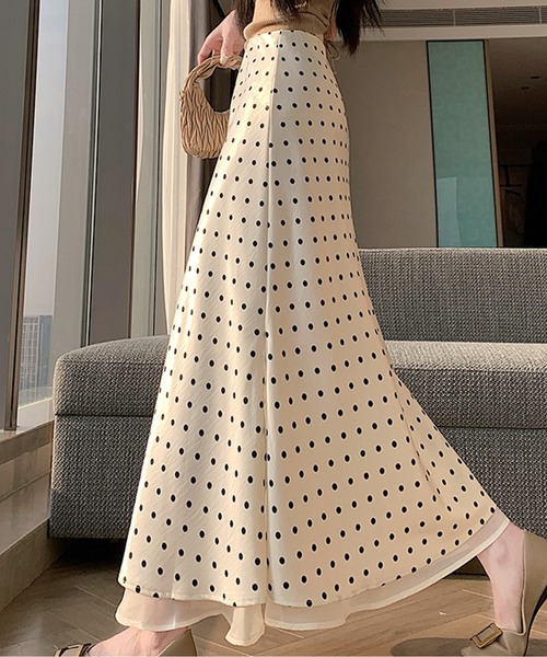LUCPY(ラクピー)の「ドット柄スリットマーメイドスカート(スカート・レディース・ブラック/ホワイト・LARGE/MEDIUM/SMALL/X-SMALL)」の4枚目の写真