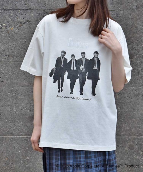 The Beatles(ザビートルズ)の「THE BEATLESレコードプリントTシャツ(Tシャツ/カットソー・レディース・チャコール/ホワイト/ブラウン・M/L)」の2枚目の写真