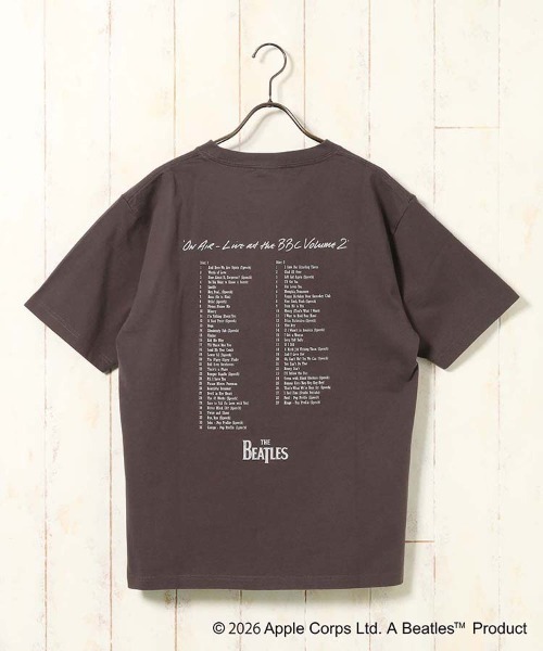 The Beatles(ザビートルズ)の「THE BEATLESレコードプリントTシャツ(Tシャツ/カットソー・レディース・チャコール/ホワイト/ブラウン・M/L)」の4枚目の写真