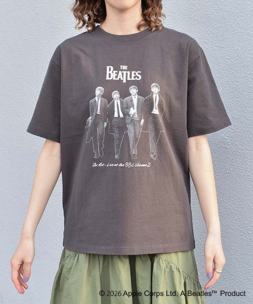 The Beatles(ザビートルズ)の「THE BEATLESレコードプリントTシャツ(Tシャツ/カットソー・レディース・チャコール/ホワイト/ブラウン・M/L)」の11枚目の写真