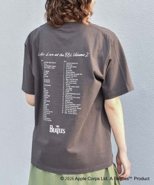 The Beatles(ザビートルズ)の「THE BEATLESレコードプリントTシャツ(Tシャツ/カットソー・レディース・チャコール/ホワイト/ブラウン・M/L)」の8枚目の写真