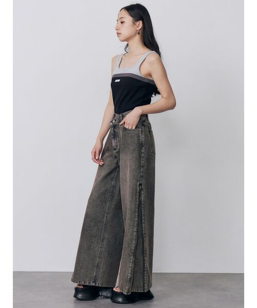 MURUA（ムルーア）の「サイドジップクロスウエストデニム（デニムパンツ・レディース・ブルー/ブラック・2/1）」の10枚目の写真