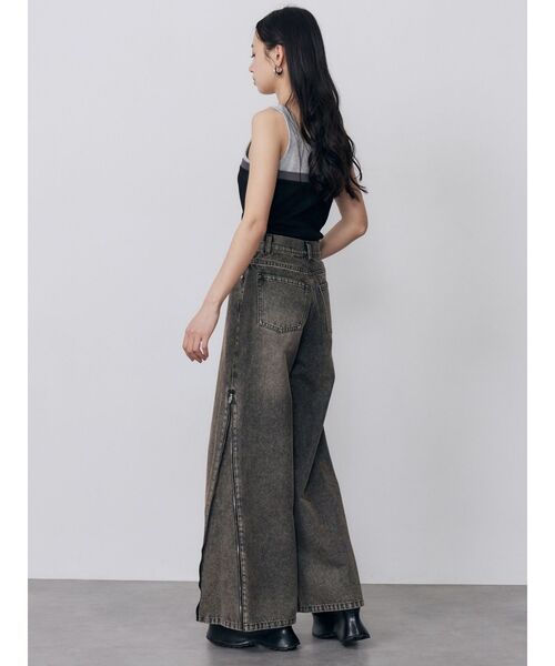 MURUA（ムルーア）の「サイドジップクロスウエストデニム（デニムパンツ・レディース・ブルー/ブラック・2/1）」の12枚目の写真