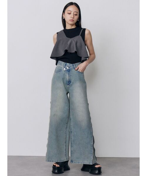 MURUA（ムルーア）の「サイドジップクロスウエストデニム（デニムパンツ・レディース・ブルー/ブラック・2/1）」の13枚目の写真