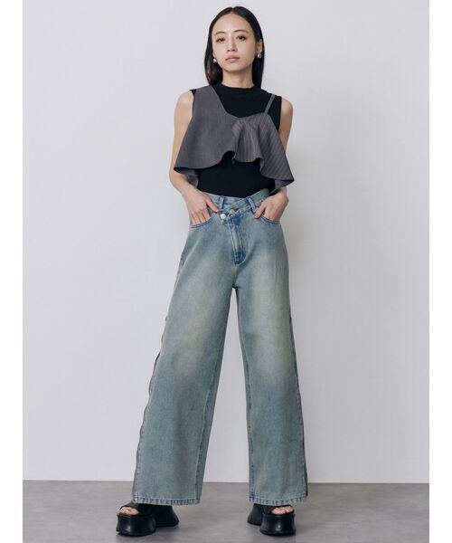 MURUA（ムルーア）の「サイドジップクロスウエストデニム（デニムパンツ・レディース・ブルー/ブラック・2/1）」の14枚目の写真