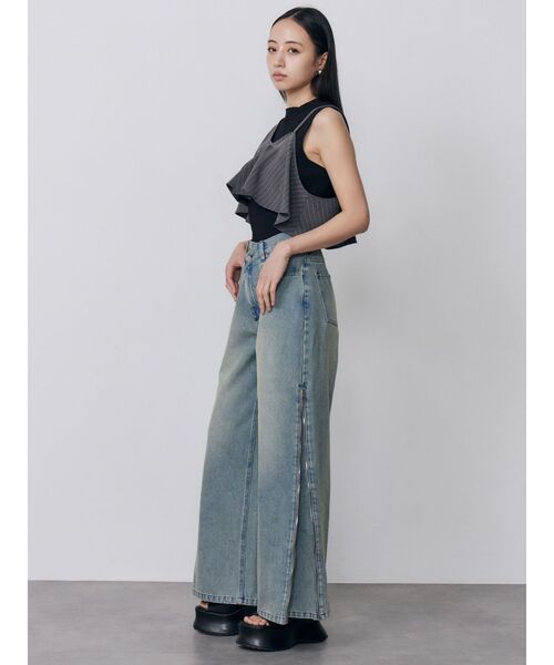 MURUA（ムルーア）の「サイドジップクロスウエストデニム（デニムパンツ・レディース・ブルー/ブラック・2/1）」の16枚目の写真