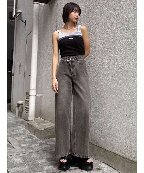 MURUA（ムルーア）の「サイドジップクロスウエストデニム（デニムパンツ・レディース・ブルー/ブラック・2/1）」の19枚目の写真