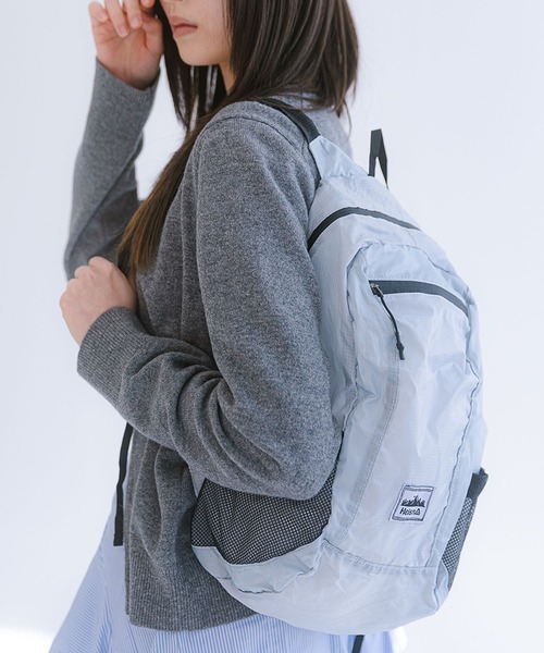 HEISAN(ハイサン)の「◇HEISAN◇ブランド直輸入正規品/折りたためる/パッカブル/大容量/超軽量 コンパクト ポケット バッグ V1 ULTRA-LIGHT COMPACT POCKET BAG V1(バックパック/リュック・レディース・ブラック/レモンイエロー/ブルー系その他・FREE)」の7枚目の写真