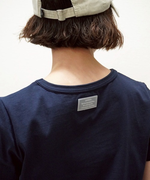 gossara(ゴサラ)の「【さりげない存在感】ラバータグ付きTシャツ(Tシャツ/カットソー・レディース・ネイビー/ライトイエロー/ホワイト/ブラウン・FREE)」の3枚目の写真