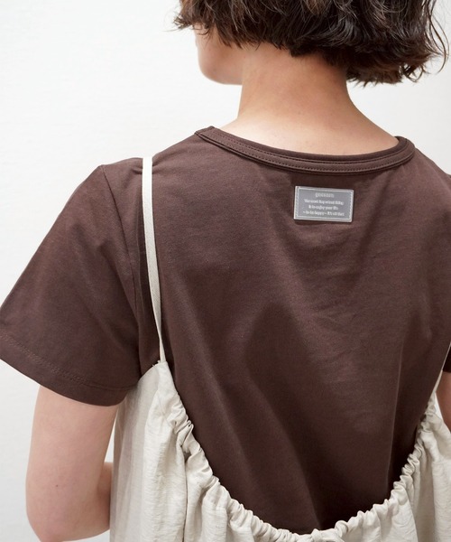 gossara(ゴサラ)の「【さりげない存在感】ラバータグ付きTシャツ(Tシャツ/カットソー・レディース・ネイビー/ライトイエロー/ホワイト/ブラウン・FREE)」の2枚目の写真