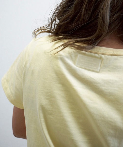 gossara(ゴサラ)の「【さりげない存在感】ラバータグ付きTシャツ(Tシャツ/カットソー・レディース・ネイビー/ライトイエロー/ホワイト/ブラウン・FREE)」の8枚目の写真