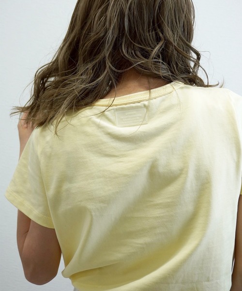 gossara(ゴサラ)の「【さりげない存在感】ラバータグ付きTシャツ(Tシャツ/カットソー・レディース・ネイビー/ライトイエロー/ホワイト/ブラウン・FREE)」の9枚目の写真